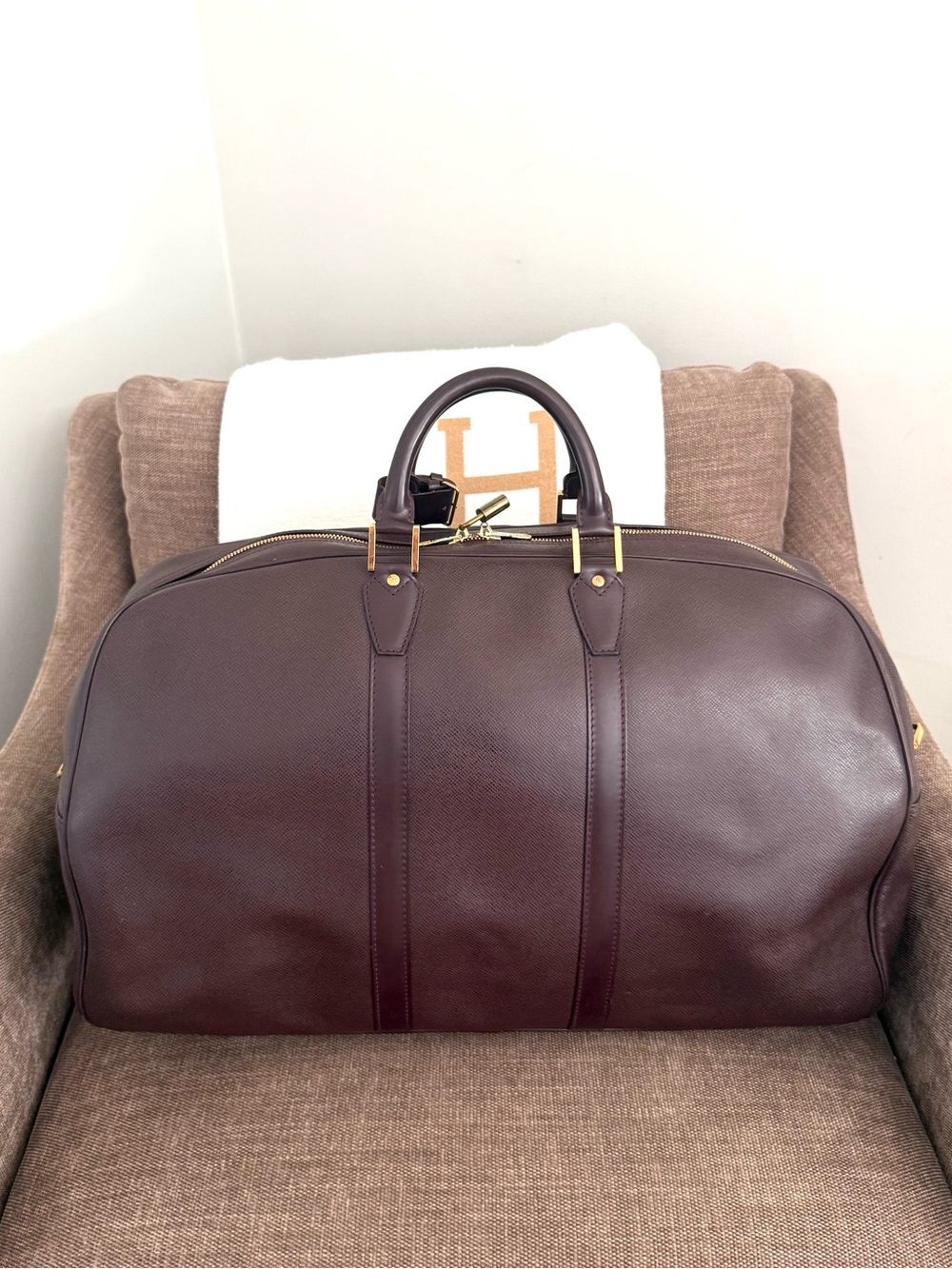 Authentic Louis Vuitton taiga burgundy leather Kandall unisex travel bag LV